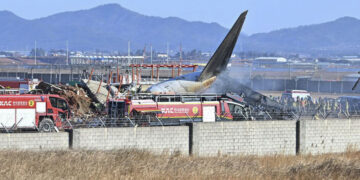 Un avión se despistó, se incendió y causó 179 muertos en Corea del Sur