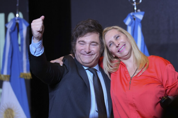 El presidente Javier Milei y la secretaria general de la Presidencia, Karina Milei.