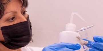 Desarrollan un filtro de agua controlado por Inteligencia Artificial