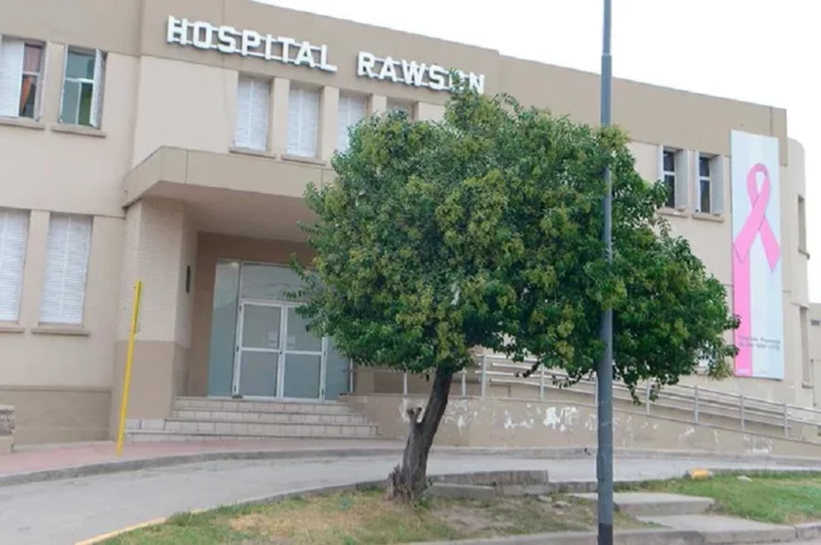 El menor fue sometido a una cirugía en el Hospital Rawson.