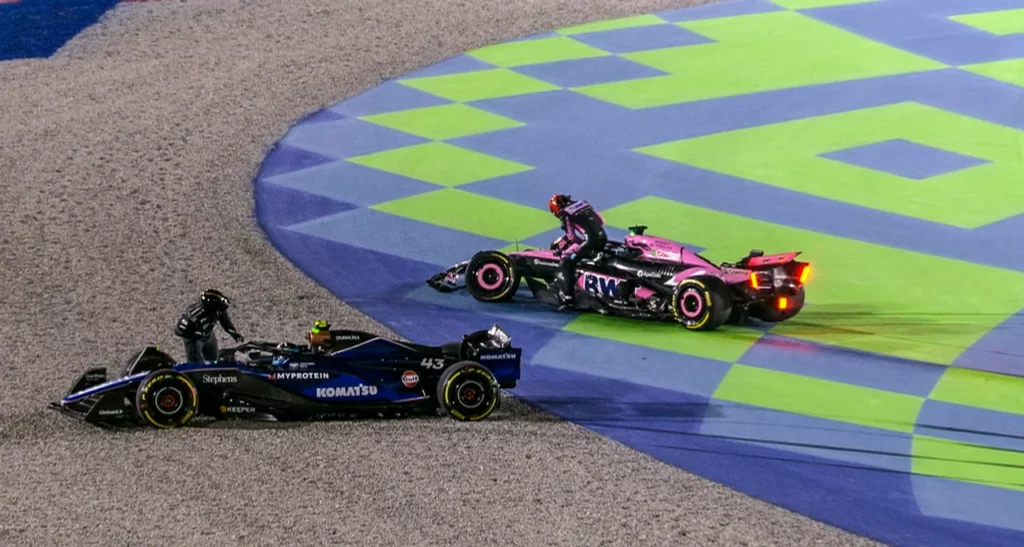 Colapinto fue chocado en la primera curva y terminó su participación en la carrera