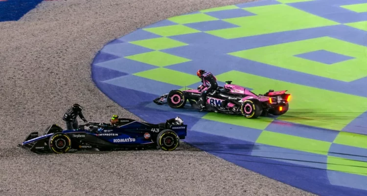 Franco Colapinto y Esteban Ocon abandonan la carrera en Qatar.