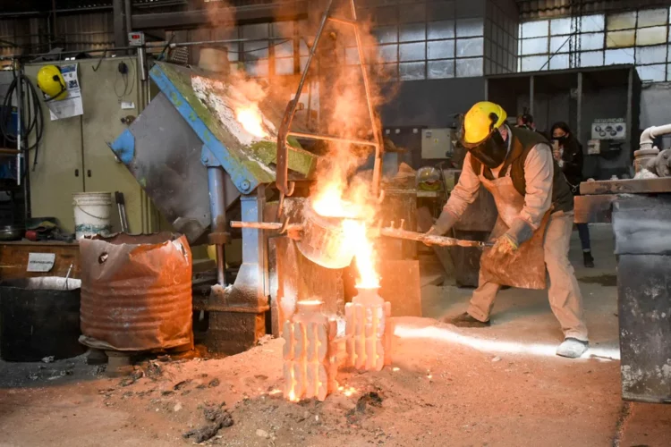 La actividad industrial acumula una retracción de 13,6% en lo que va del año.