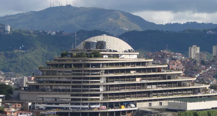 El Helicoide es un edificio que sirve como sede del Servicio Bolivariano de Inteligencia Nacional (SEBIN) y como centro penitenciario.