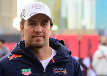 “Checo” Pérez, cada vez más lejos de Red Bull