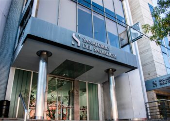 Bajo el lema Hacemos medicina, El Salvador celebra sus 28 años de trayectoria