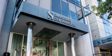 Bajo el lema Hacemos medicina, El Salvador celebra sus 28 años de trayectoria