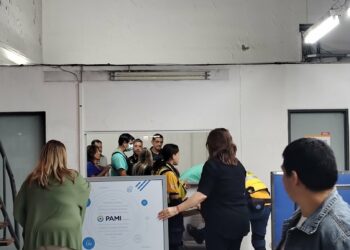 Tensión en el Pami Córdoba: un jubilado se roció combustible e intentó prenderse fuego