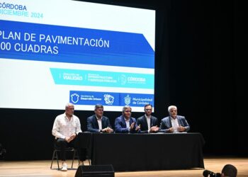 Llaryora y Passerini firmaron un convenio para obras de pavimento y cordón cuneta