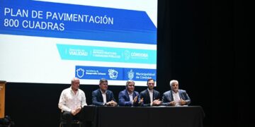 Llaryora y Passerini firmaron un convenio para obras de pavimento y cordón cuneta
