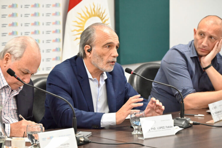 El ministro Fabián López participó de una reunión en la Unicameral.