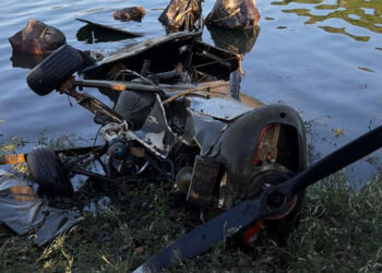 Extraen del dique Los Molinos una avioneta que cayó hace 17 años