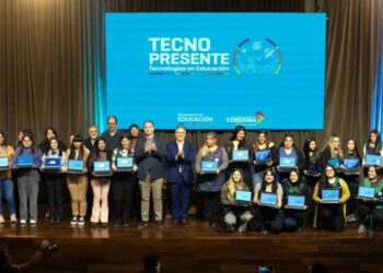 Apuesta por la tecnología educativa: 8.521 netbooks entregadas a futuros docentes