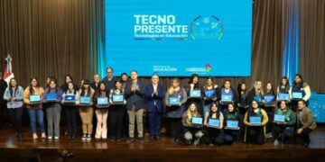 Apuesta por la tecnología educativa: 8.521 netbooks entregadas a futuros docentes