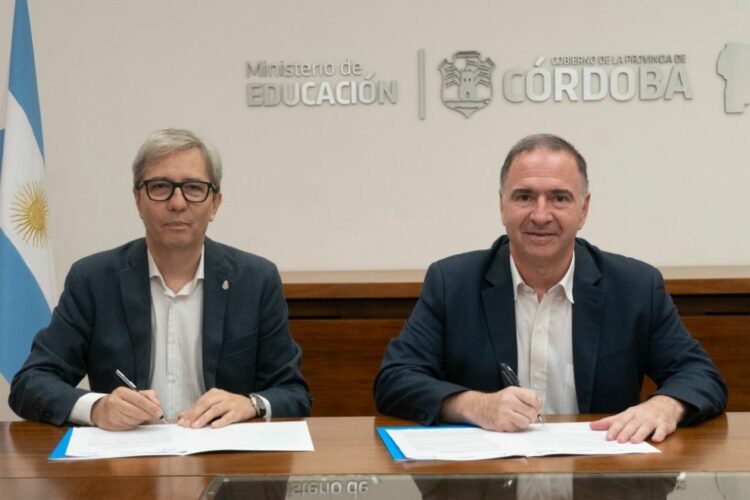 el ministro Horacio Ferreyra y el rector Jhon Boretto