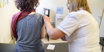 La provincia amplía la estrategia de vacunación contra el dengue: a quiénes alcanza