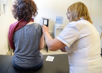 Salud amplía la campaña de vacunación contra el dengue: nuevos grupos priorizados