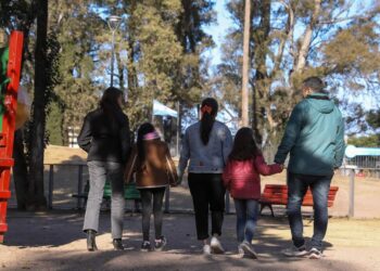Abrieron las inscripciones para incorporar a 50 familias para cuidar a niñas, niños y adolescentes
