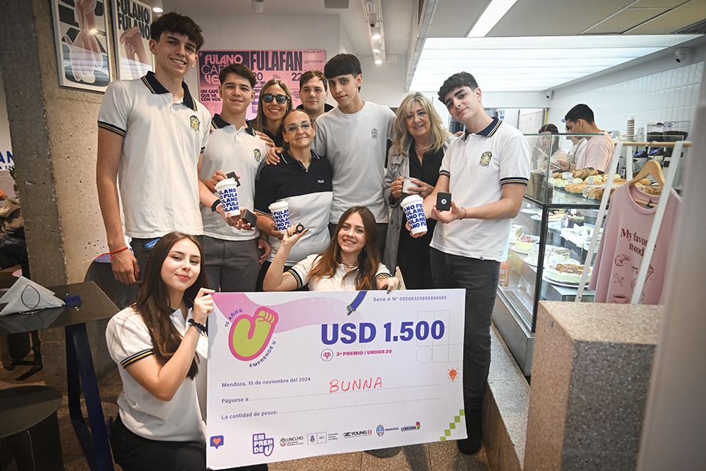 Premiaron a estudiantes cordobeses por transformar la borra de café en jabones