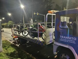 Operativo Tunning: seis detenidos y 54 vehículos secuestrados en el Parque Sarmiento Operativo Tunning: seis detenidos y 54 vehículos secuestrados en el Parque Sarmiento