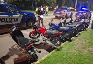 Operativo Tunning: seis detenidos y 54 vehículos secuestrados en el Parque Sarmiento Operativo Tunning: seis detenidos y 54 vehículos secuestrados en el Parque Sarmiento