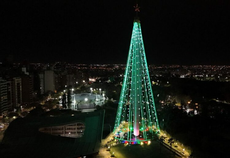 Árbol de navidad del Faro del Bicentenario.