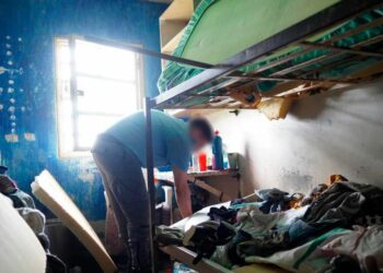 Mega operativo en la cárcel de Bouwer: secuestraron drogas, 68 celulares y más de $700.000