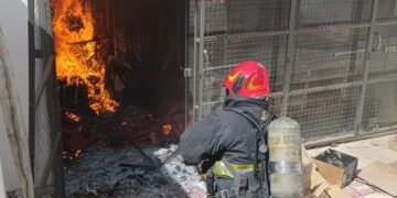 Se incendió el depósito de un supermercado Carrefour Express