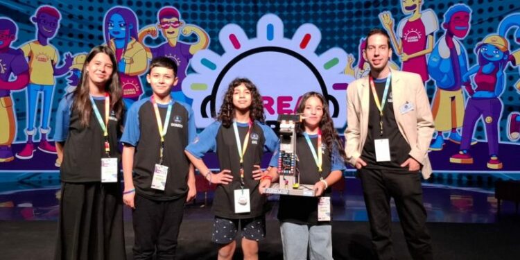 Donato, Sol, Martina y Emilia, estudiantes de la Escuela Municipal Gobernador Justo Páez Molina, obtuvieron el segundo puesto internacional en el certamen “Los Creadores”.