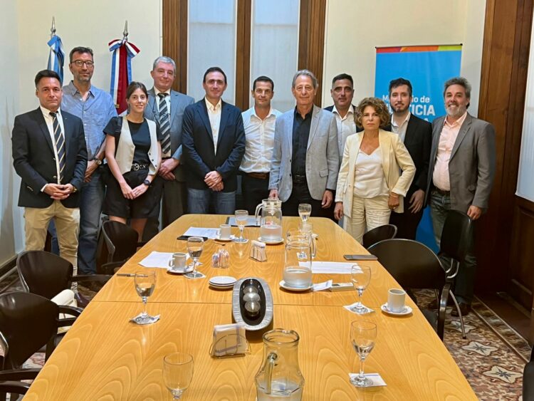 Integrantes del CAAL plantearon sus demandas ante Julián López.