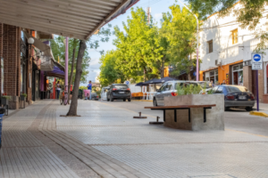 Mina Clavero apuesta al desarrollo comercial y amplía la Peatonal San Martín Mina Clavero apuesta al desarrollo comercial y amplía la Peatonal San Martín
