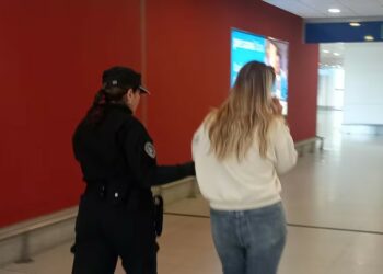 Detienen a influencer por estafas en el aeropuerto de Córdoba