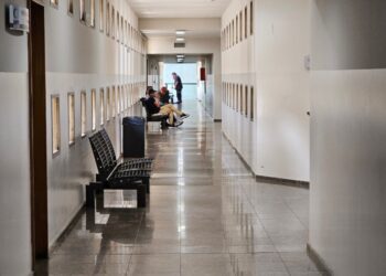 Condenaron a dos personas por falsificar una escritura pero absolvieron a la escribana