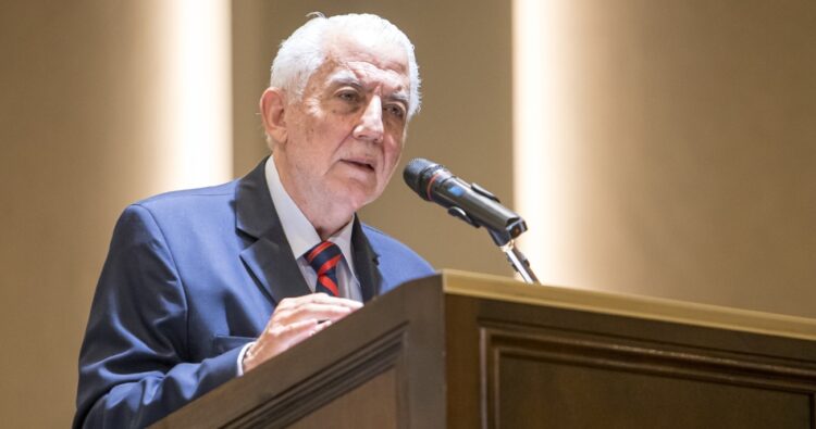 Luis Eugenio Angulo.