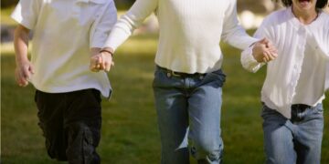 Lanzaron convocatorias para la adopción de 14 niños y adolescentes