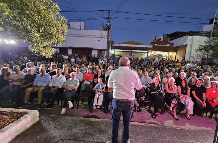 El senador inauguró una nueva sede de su partido en barrio Providencia.