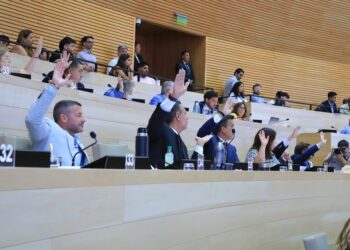 Llaryora sumó otro motivo de diferenciación con la Nación