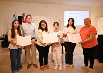 La Legislatura reconoció a jóvenes innovadoras