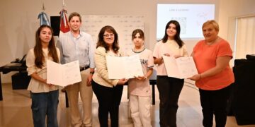 La Legislatura reconoció a jóvenes innovadoras