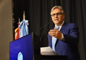 Pese a los gestos públicos de Milei, Llaryora sigue sin recibir fondos Pese a los gestos públicos de Milei, Llaryora sigue sin recibir fondos