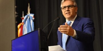 Pese a los gestos públicos de Milei, Llaryora sigue sin recibir fondos