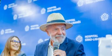 Lula vuelve a Brasilia tras haber sido operado dos veces