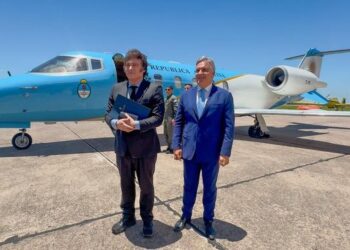 Pese a los gestos públicos de Milei, Llaryora sigue sin recibir fondos