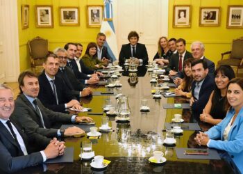 Milei recibió a diputados de la UCR y especulan con una alianza