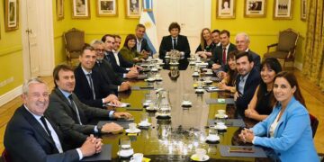 Milei recibió a diputados de la UCR y especulan con una alianza