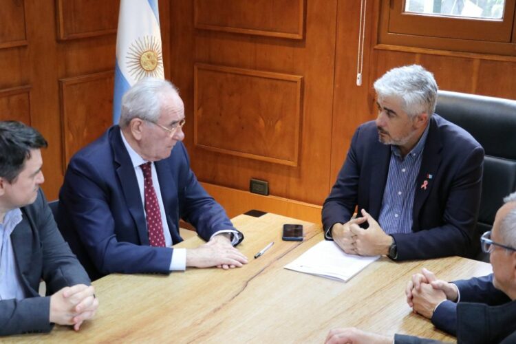 El ministro de Salud Ricardo Pieckenstainer firmó un convenio con INCUCAI.