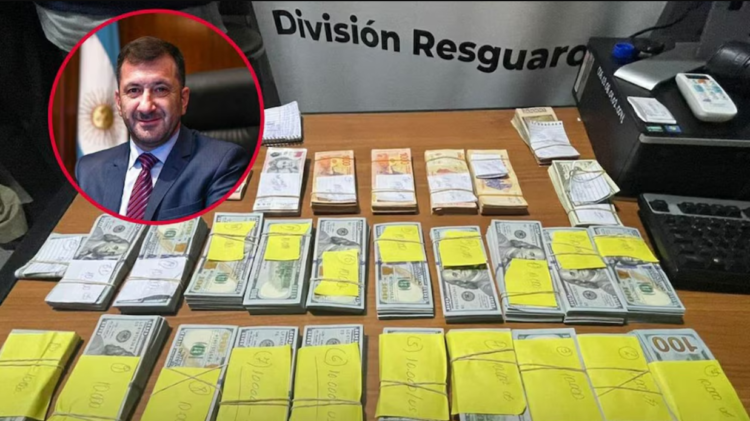 Fotografía del dinero secuestrado al senador Kueider en la frontera.
