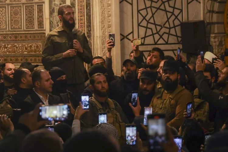 Los rebeldes, liderados por Mohammed Al Golani, ingresaron ayer a Damasco.