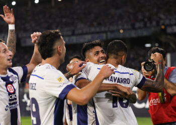 Talleres le ganó a Huracán y no se baja de la pelea por el campeonato