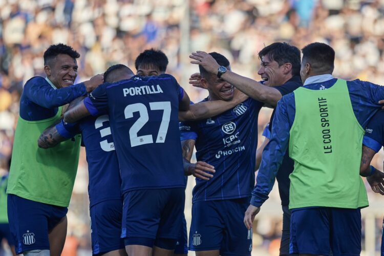 Talleres deberá ganarle a Newell's y esperar un empate o derrota de Vélez ante Huracán para quedarse con el título.